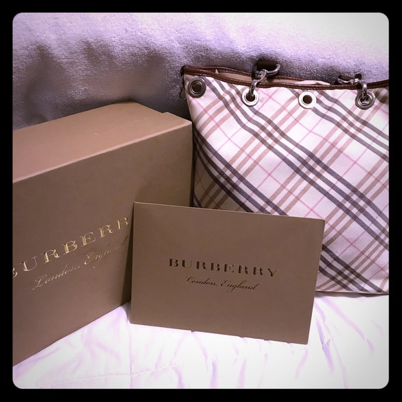 Burberry Handbags - 3in1(BURBERRY)TOTE 100%Authentic REVERSIBLE